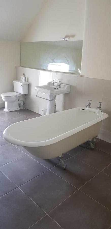 2 Bed Courtyard Apartment At Rockfield House Kells In Meath - Short Term Let Esterno foto