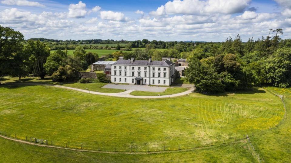 2 Bed Courtyard Apartment At Rockfield House Kells In Meath - Short Term Let Esterno foto