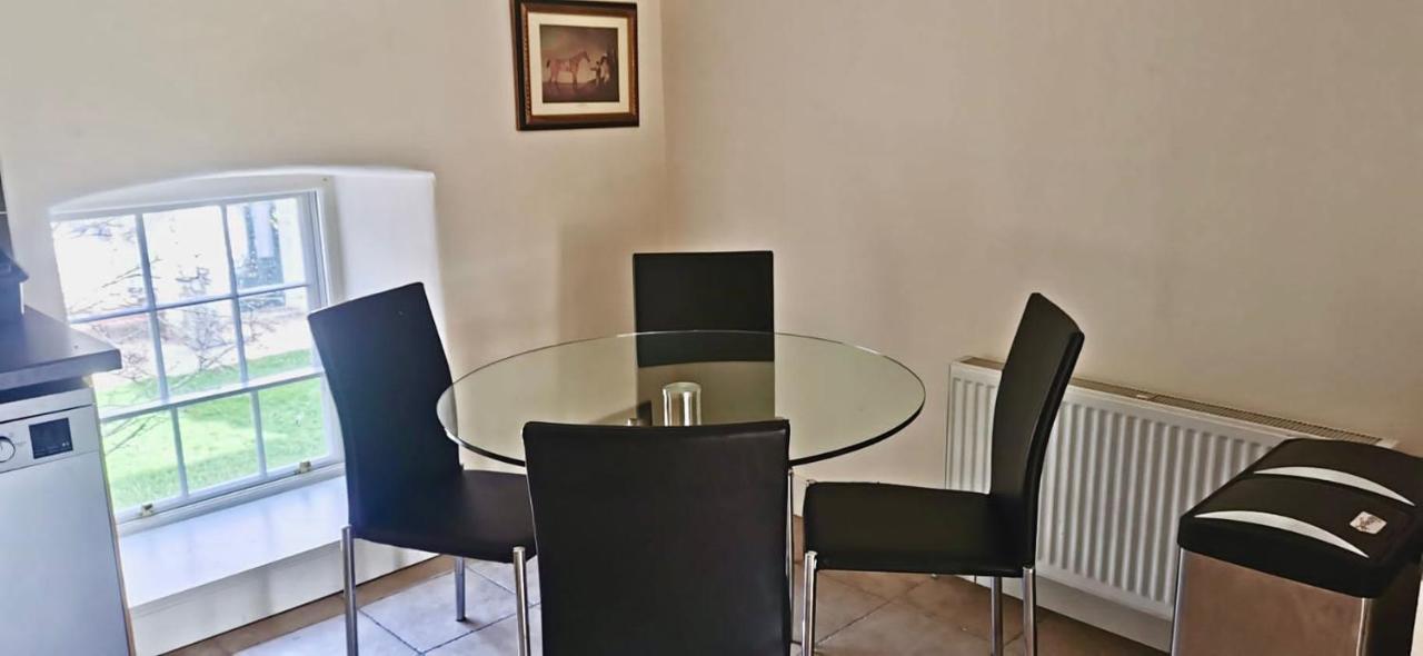 2 Bed Courtyard Apartment At Rockfield House Kells In Meath - Short Term Let Esterno foto